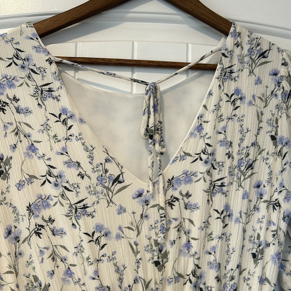 Gilli Off White Blue Floral Smocked Waist Dress - Picture 6 of 8